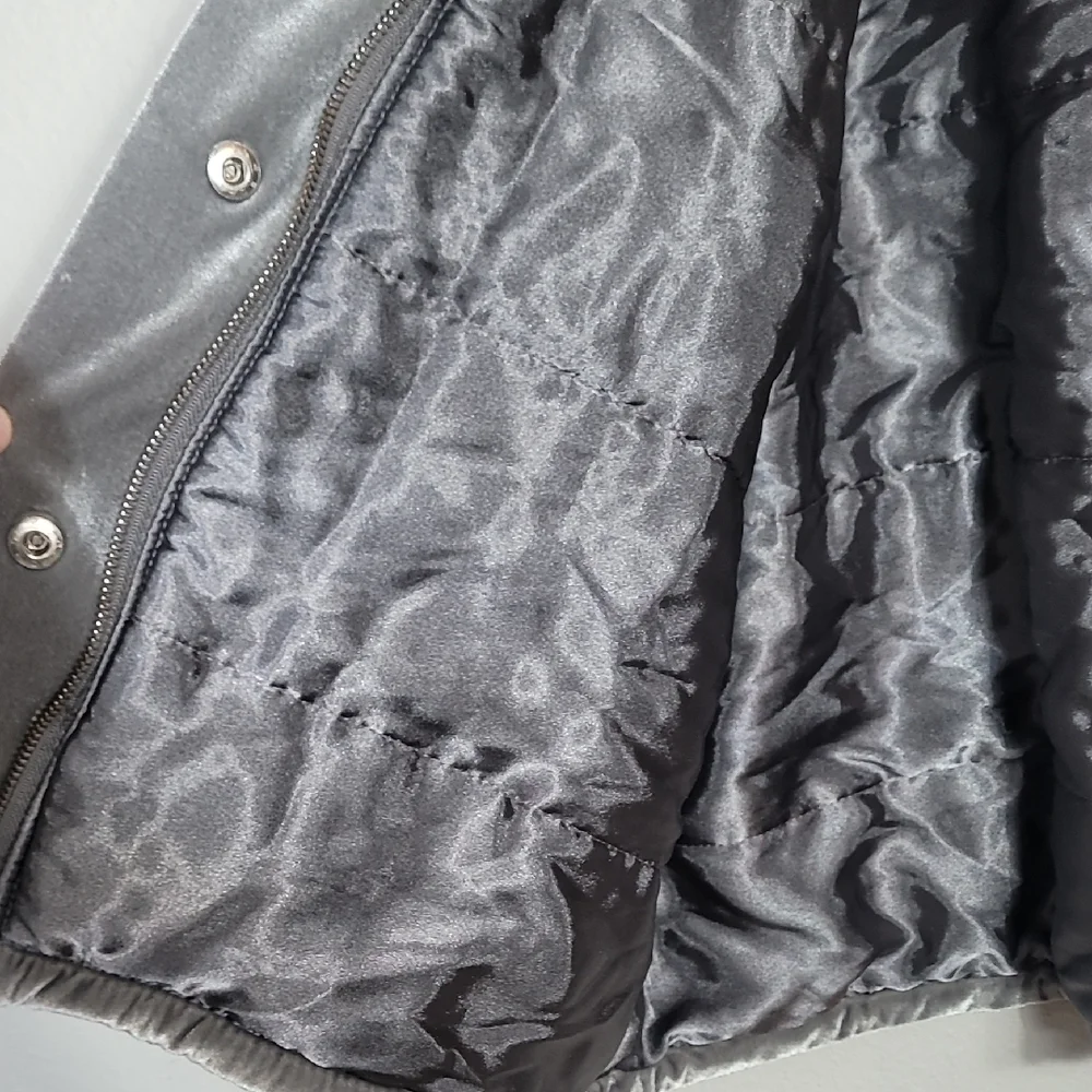 Vintage Liz Claiborne Women Velvet Coat Size L Snap Button Pockets Hood Gray
